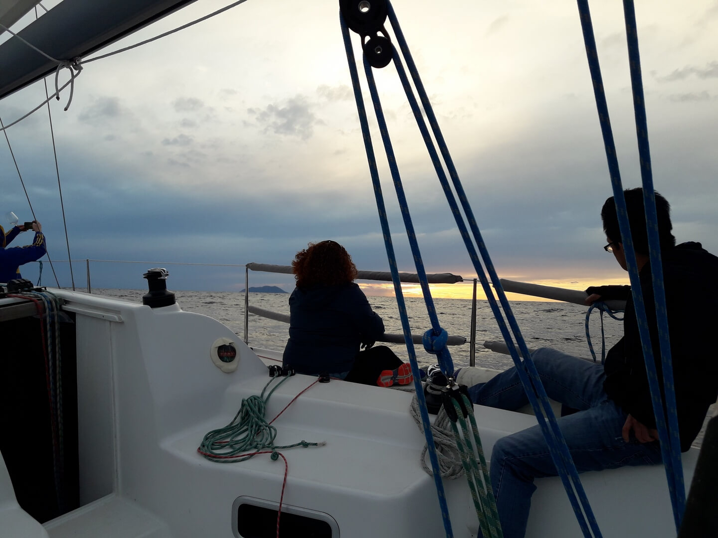 Sunset sailing Vis
